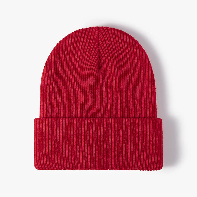 Bonnet en maille sur fond clair, style intemporel