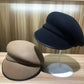 Gros plan sur un béret en laine avec texture détaillée