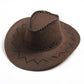 Chapeau cowboy posé sur une table en bois