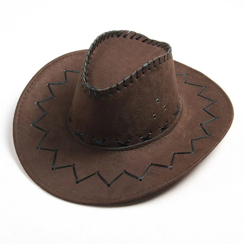 Chapeau cowboy posé sur une table en bois
