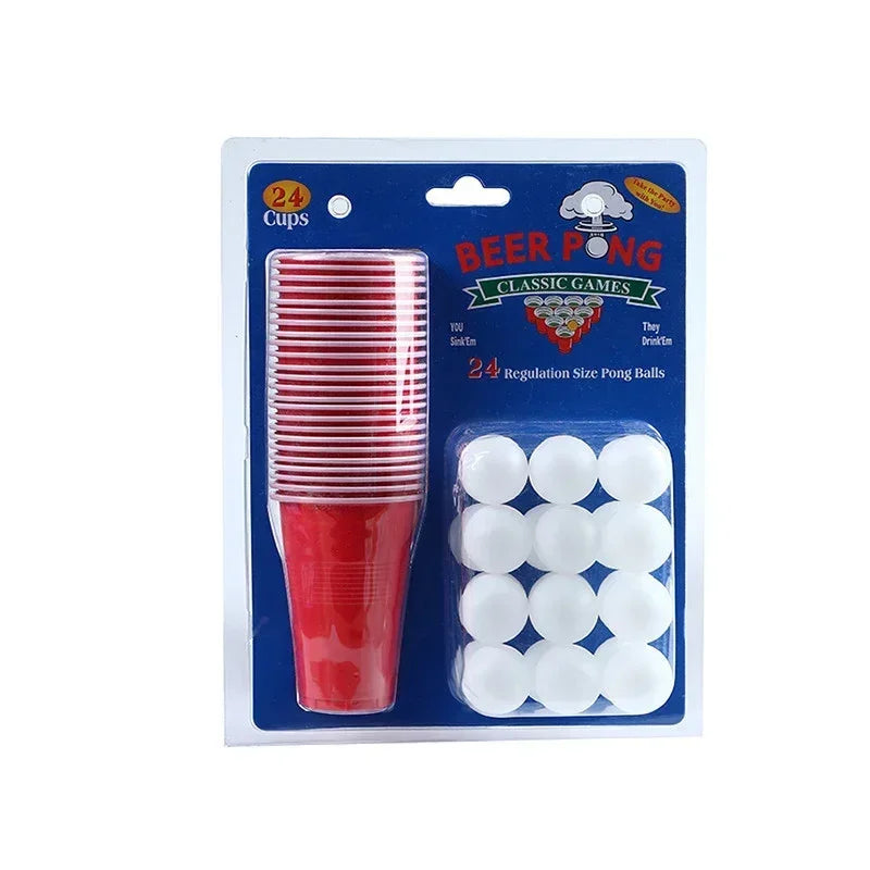 Gobelets rouges empilés prêts pour une partie de beer pong