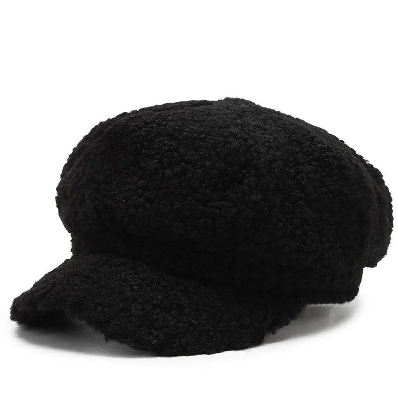 Casquette gavroche posée sur une surface en bois