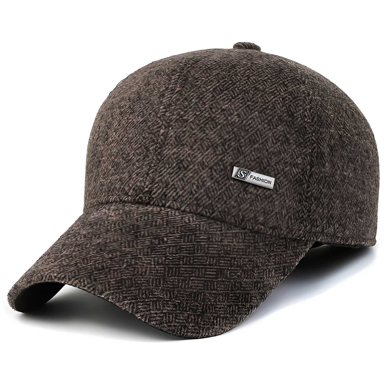 Casquette posée sur une surface, mettant en valeur sa structure solide