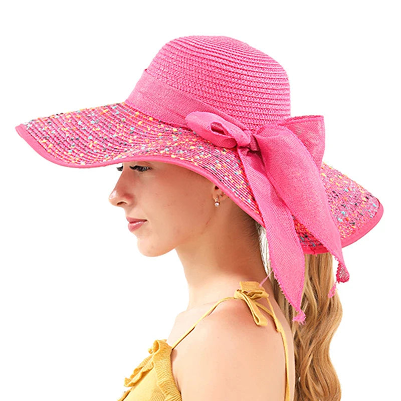 Chapeau de paille sur fond blanc, vue de face