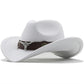 Vue latérale d'un chapeau cowboy sur une chaise