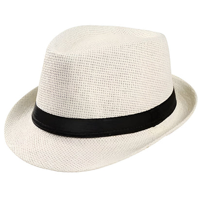 Chapeau Panama sur une table avec lumière naturelle