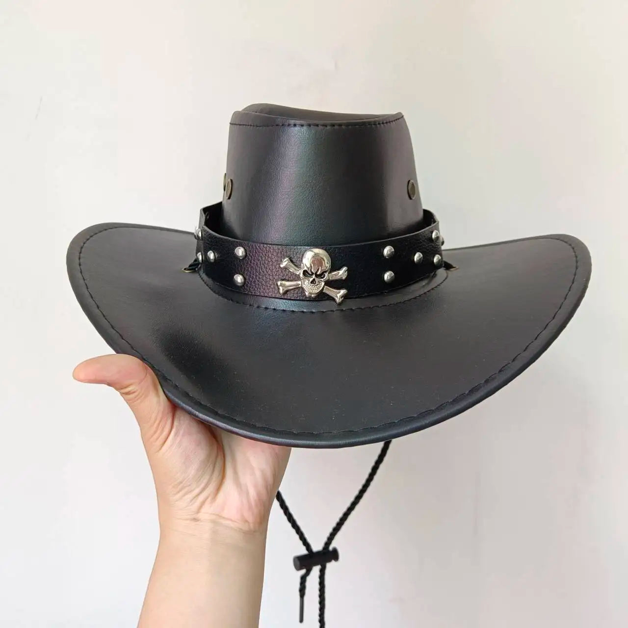 Chapeau cowboy avec bordure légèrement relevée