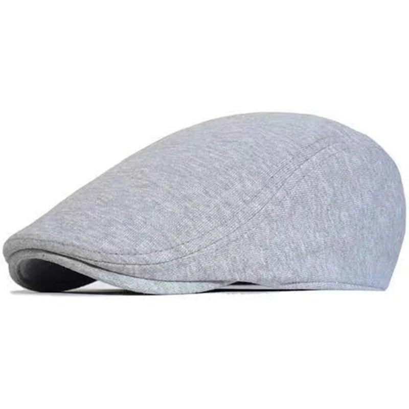 Gros plan sur la texture du béret en laine grise