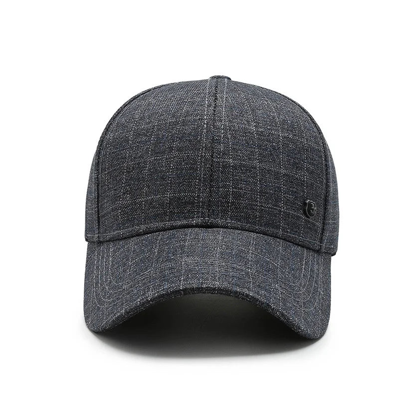 Vue de côté d'une casquette à motif discret