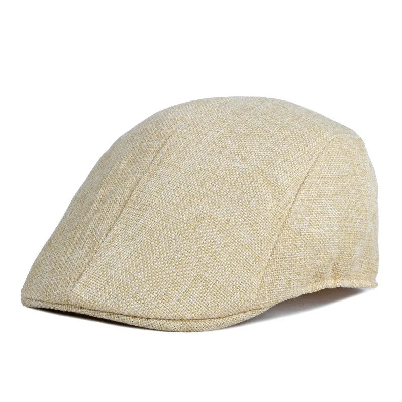 Homme debout avec béret, arrière-plan de rue