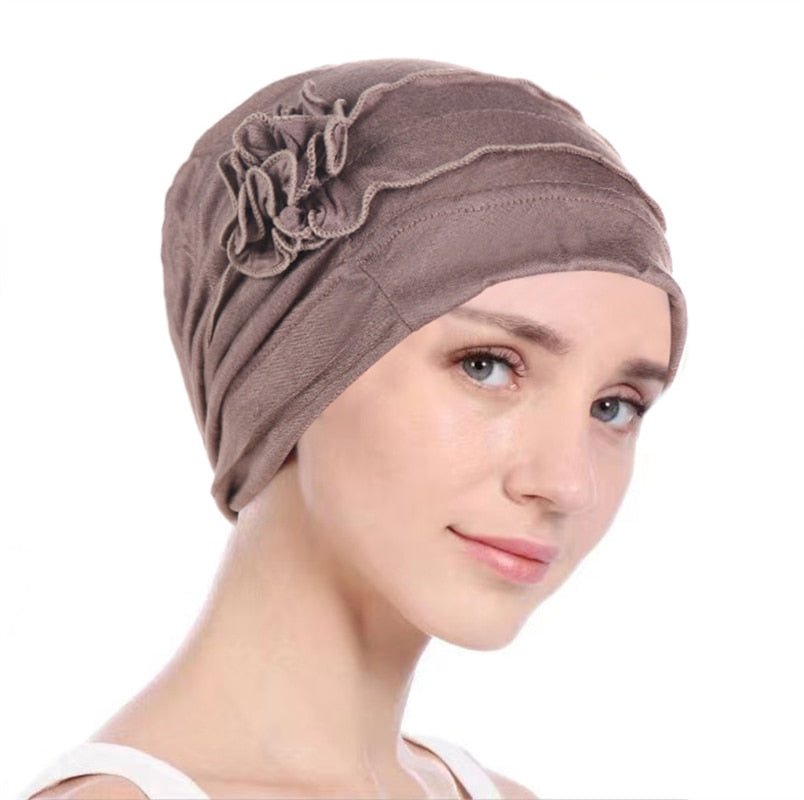 Bonnet marron lisse pour chimiothérapie, vue de côté