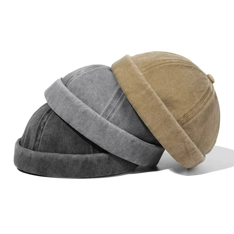 Vue de côté d'un bonnet Docker ajustable en tissu vieilli