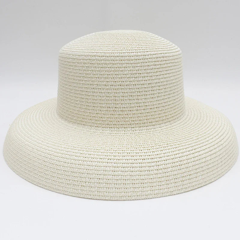 Détail du tissage serré d'un chapeau de paille