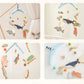 Mobile musical en bois avec figurines suspendues colorées
