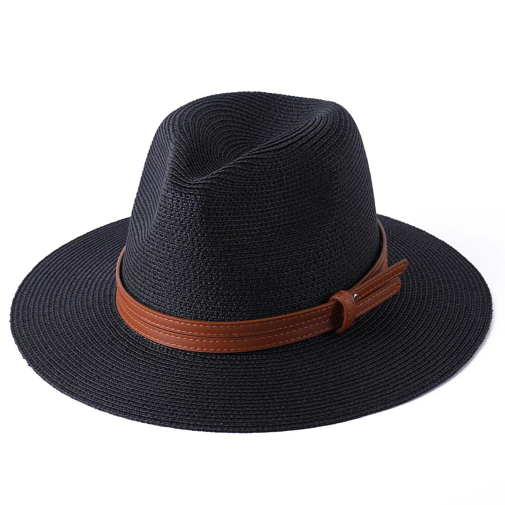 Chapeau Panama sur une plage ensoleillée