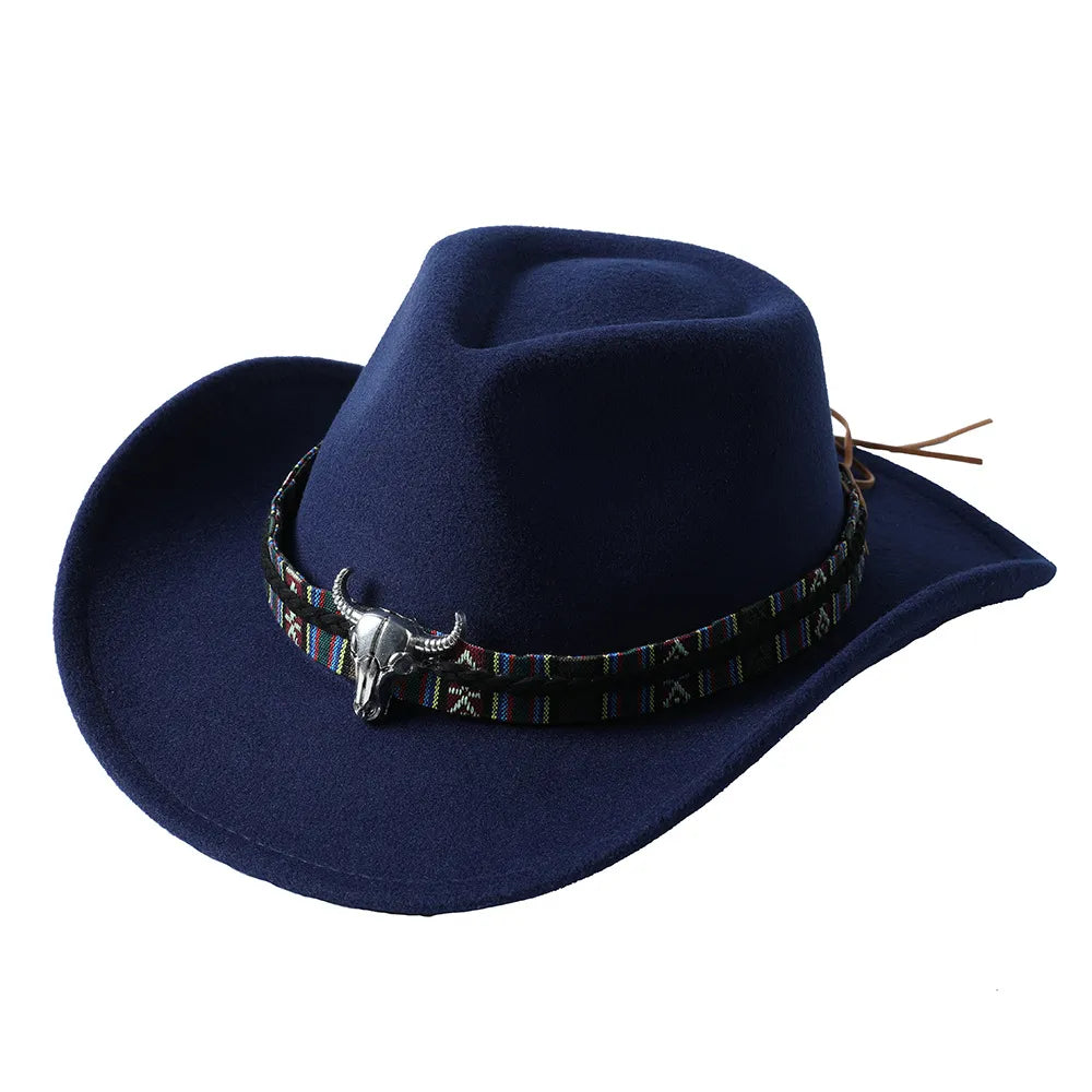 Gros plan sur la texture du cuir du chapeau cowboy