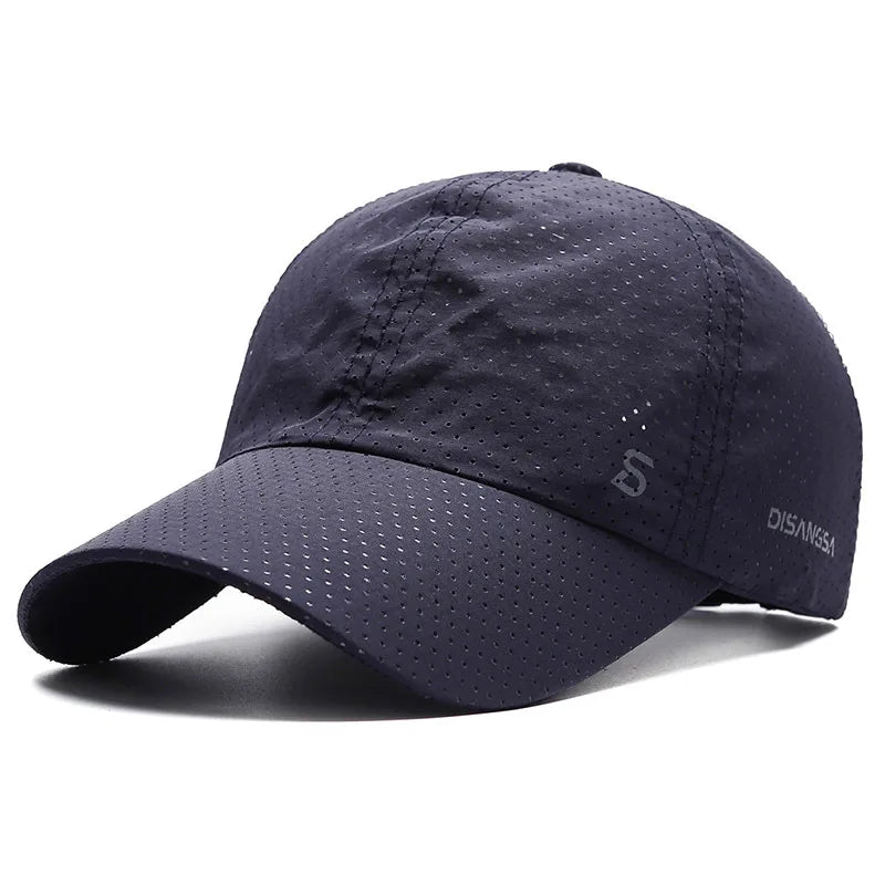 Casquette en tissu respirant, vue rapprochée de la visière