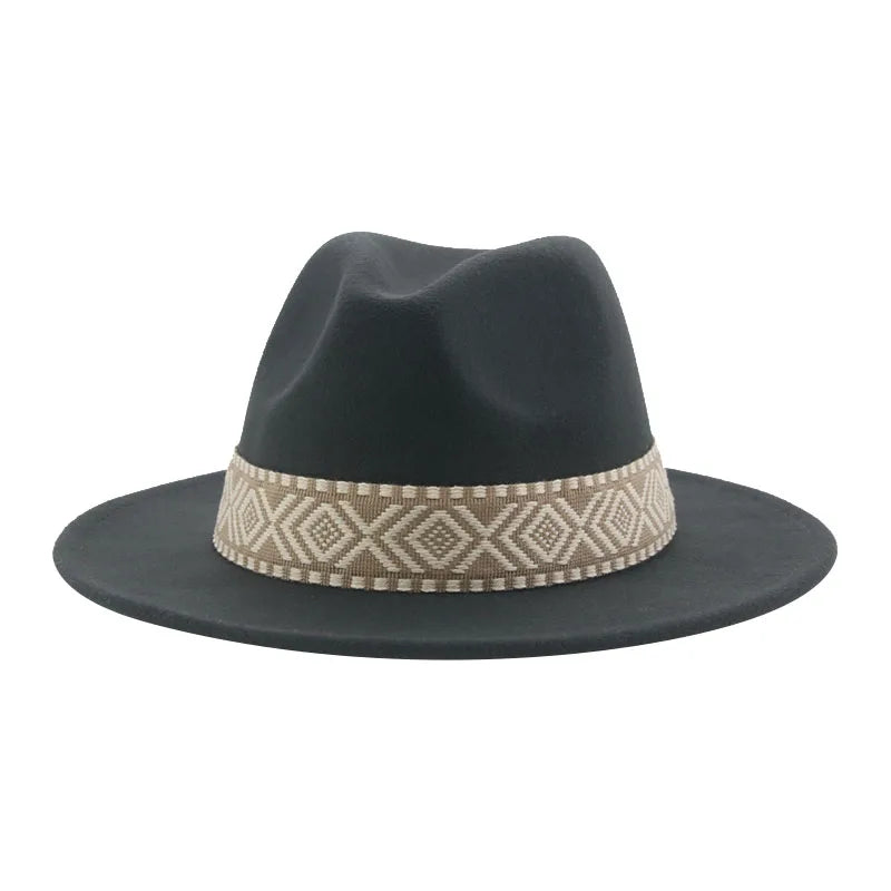 Vue rapprochée de la couture d'un fedora beige