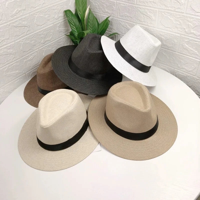 Vue latérale d'un chapeau Panama avec bord incurvé
