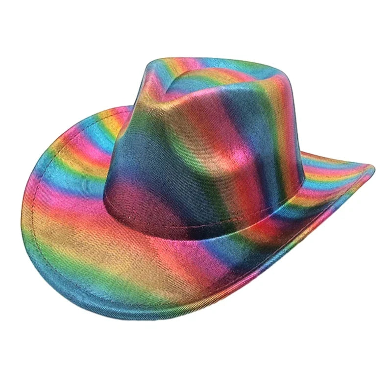 Chapeau cowboy suspendu à un crochet en métal