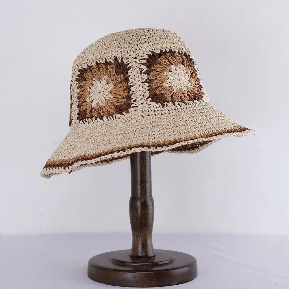 Chapeau de paille avec bandeau coloré autour