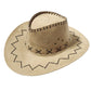 Homme portant un chapeau cowboy dans un champ