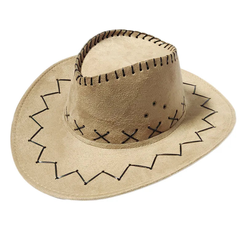 Homme portant un chapeau cowboy dans un champ