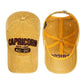 Casquette baseball posée sur une surface en bois