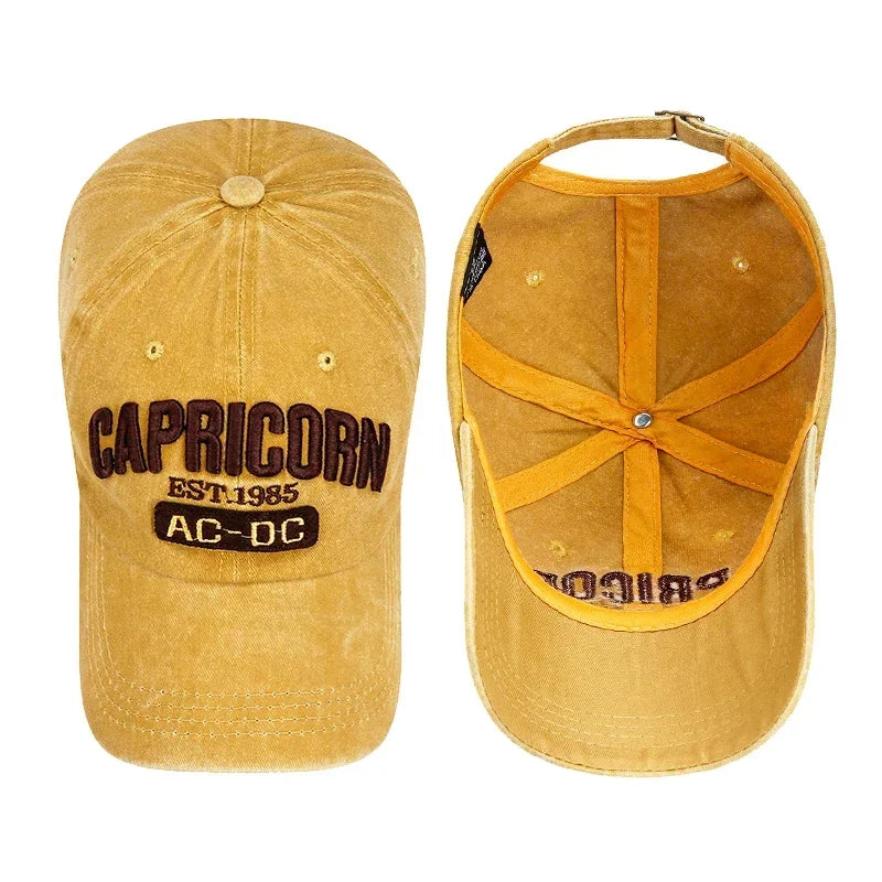 Casquette baseball posée sur une surface en bois