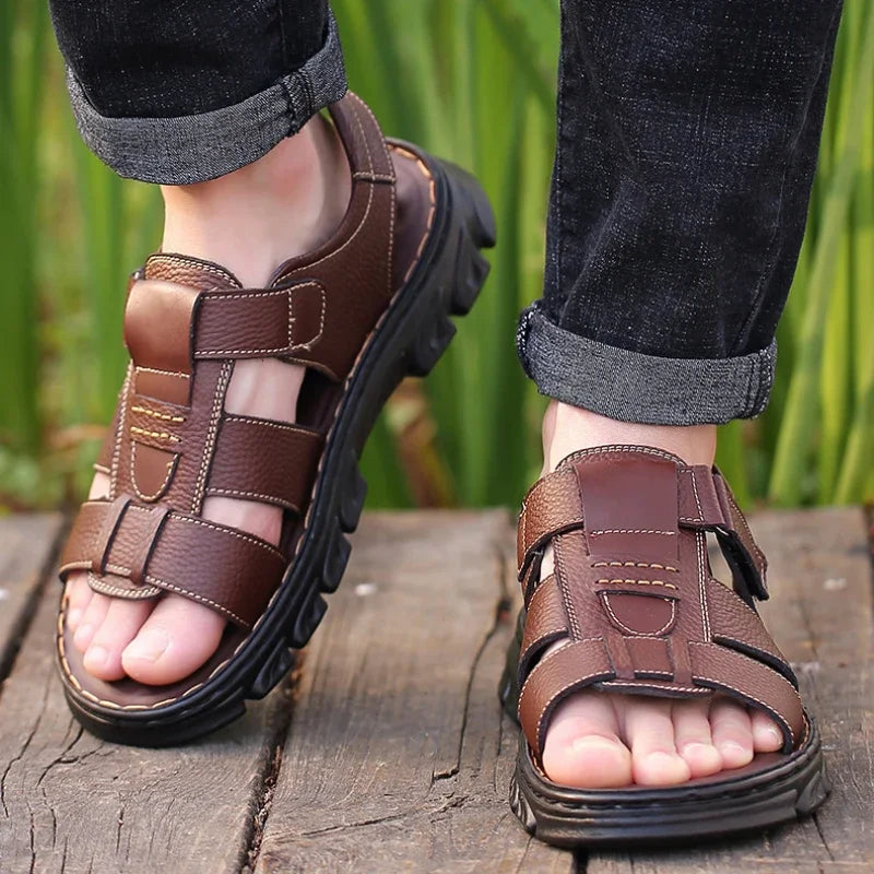 Sandales en cuir marron avec semelle antidérapante