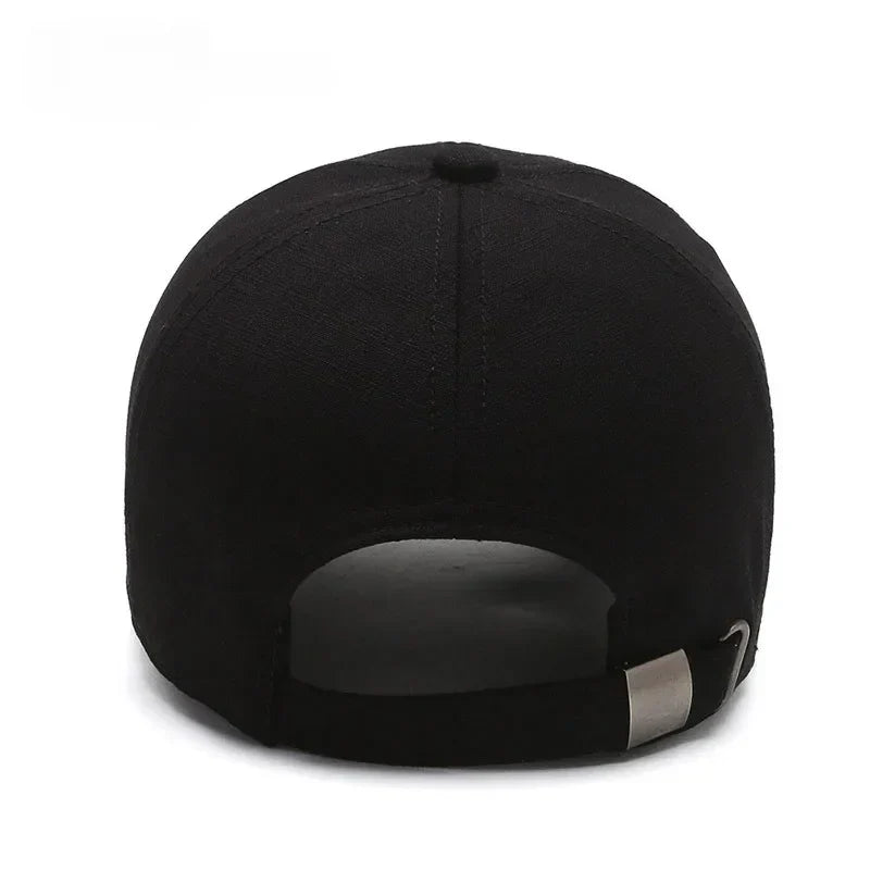 Casquette moderne en lin sur fond neutre