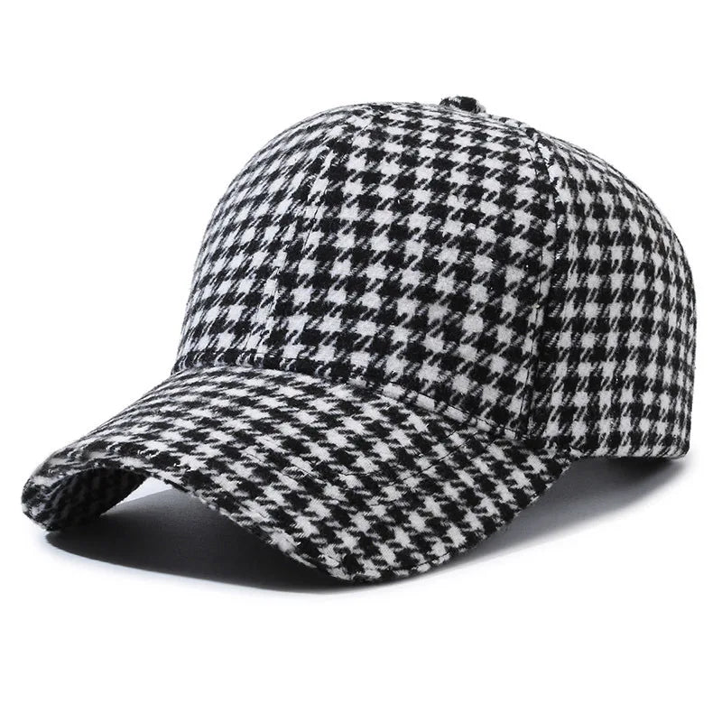 Intérieur d'une casquette montrant les coutures et doublures