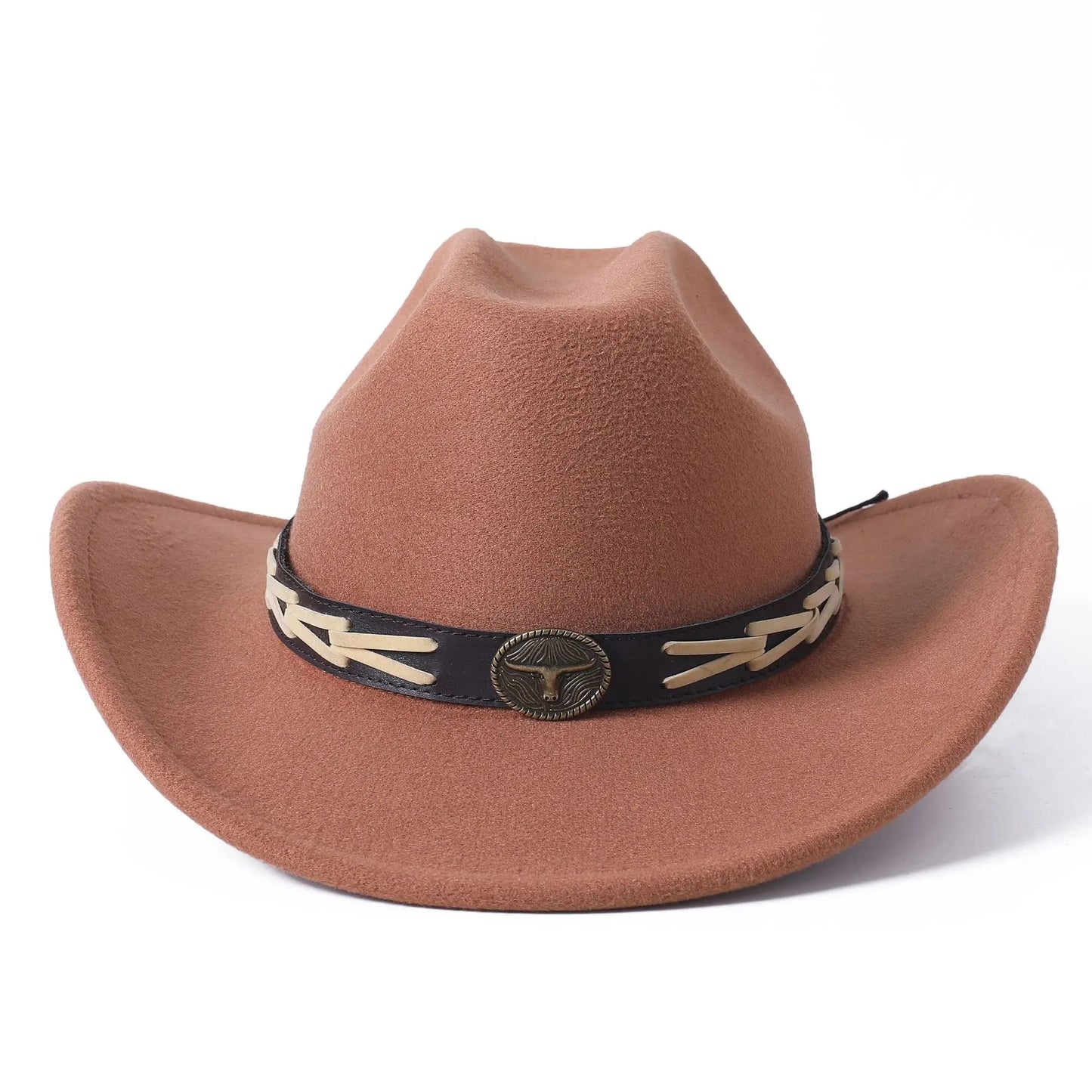 Chapeau cowboy marron avec un cordon noué, en extérieur