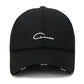 Vue latérale d'une casquette élégante avec visière incurvée