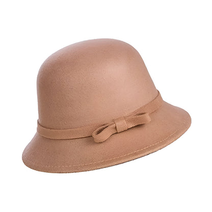 Vue de dessus d'un chapeau cloche en feutre doux