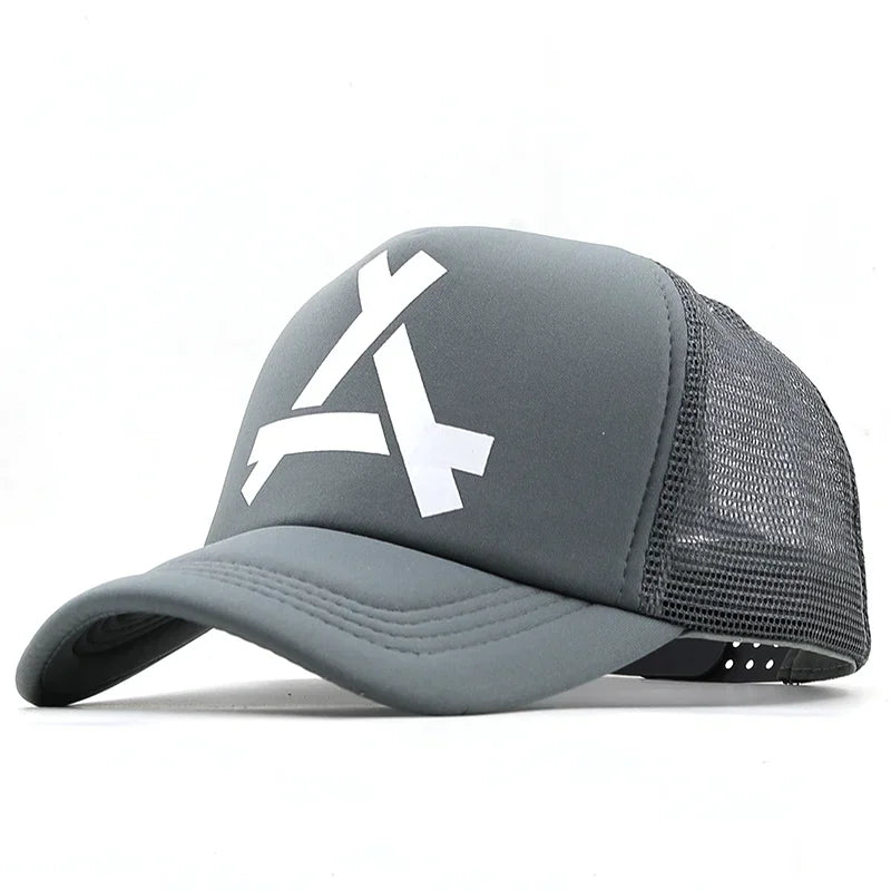 Casquette bicolore avec visière et dos en maille respirante