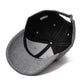 Casquette avec fermeture ajustable à l'arrière
