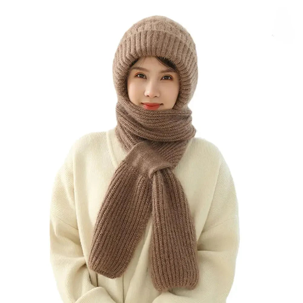 Femme ajustant un bonnet intégral, couleur neutre