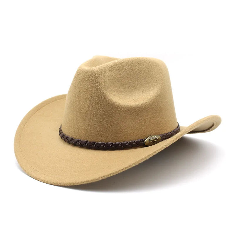 Chapeau cowboy en cuir sur fond neutre