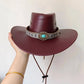 Chapeau cowboy posé sur une botte de foin