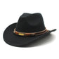 Chapeau cowboy sur un fond neutre, soulignant le design