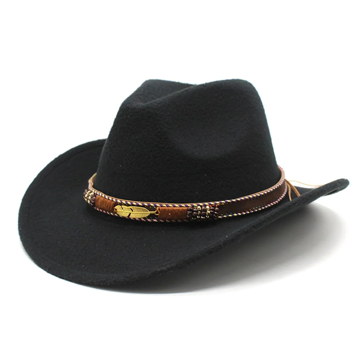 Chapeau cowboy sur un fond neutre, soulignant le design