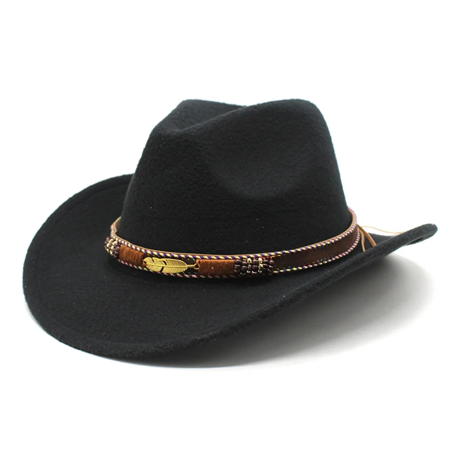 Chapeau cowboy sur un fond neutre, soulignant le design