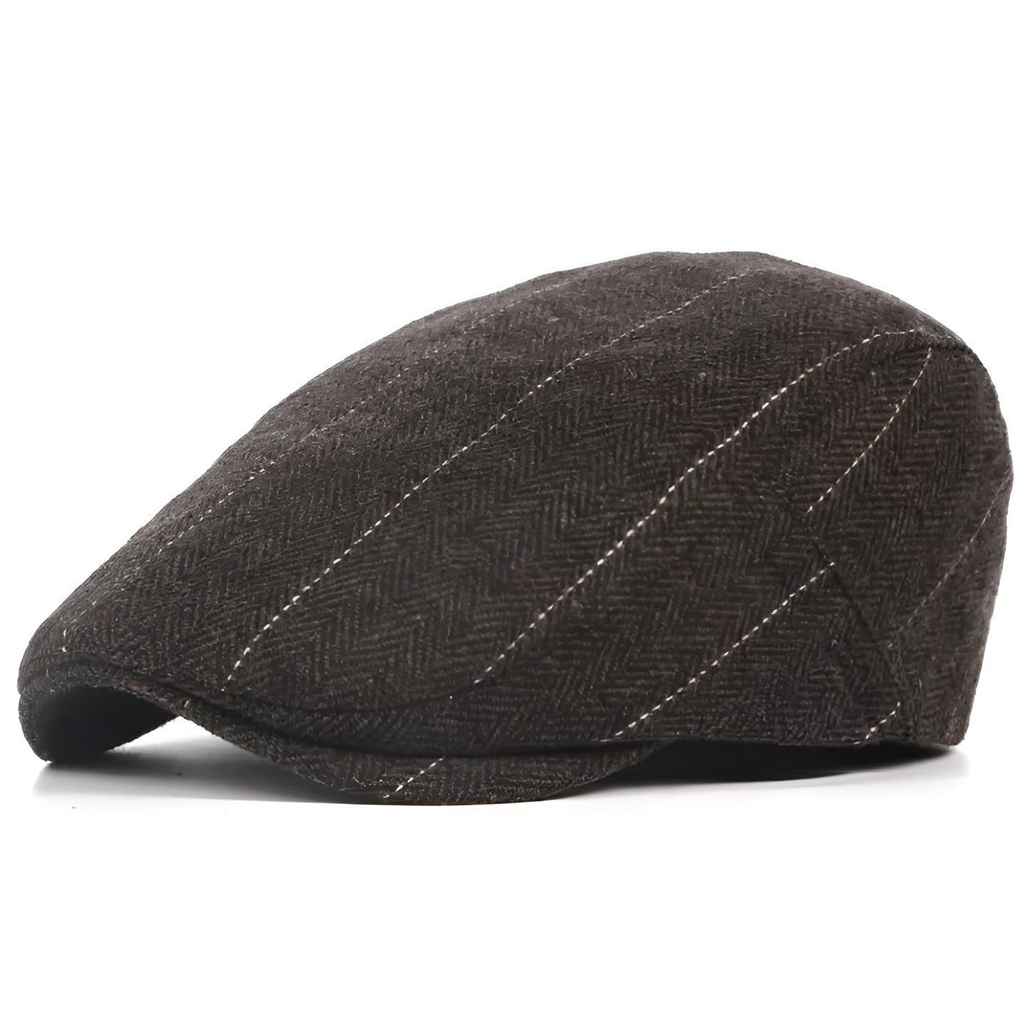 Homme élégant portant un béret en milieu urbain