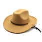 Chapeau cowboy en cuir sur fond clair