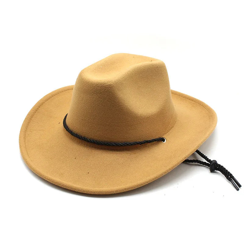Chapeau cowboy en cuir sur fond clair