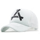 Casquette grise avec logo discret sur le devant
