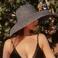 Chapeau de paille tressé avec large bord protecteur