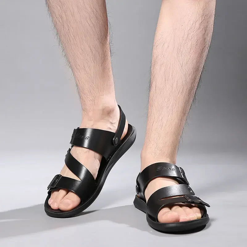 Zoom sur la boucle ajustable des sandales