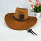 Chapeau cowboy suspendu à un crochet mural